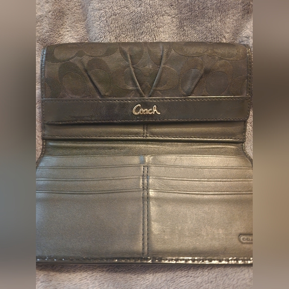 Coach Signature Wallet - Picture 2 of 8